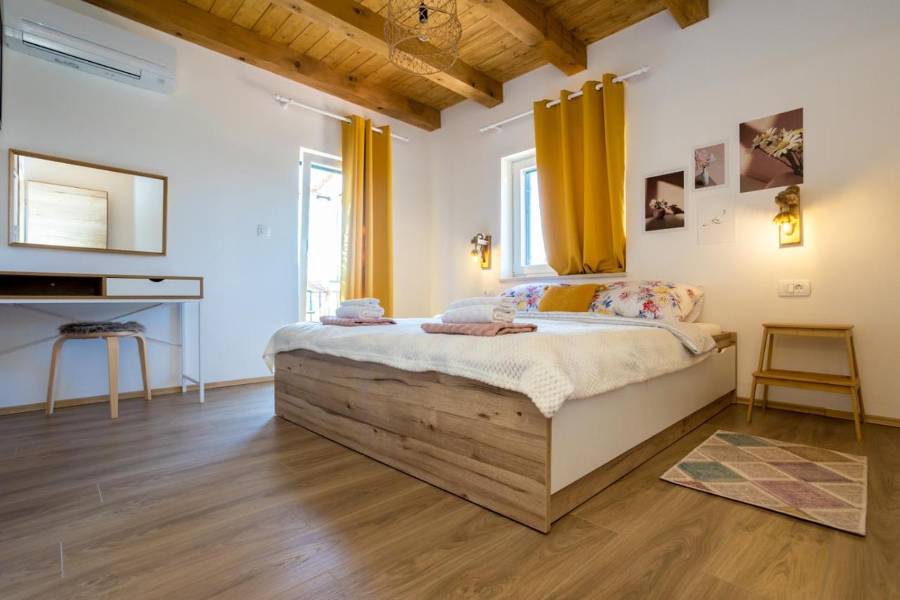 Villa Adastra Malinska Buitenkant foto