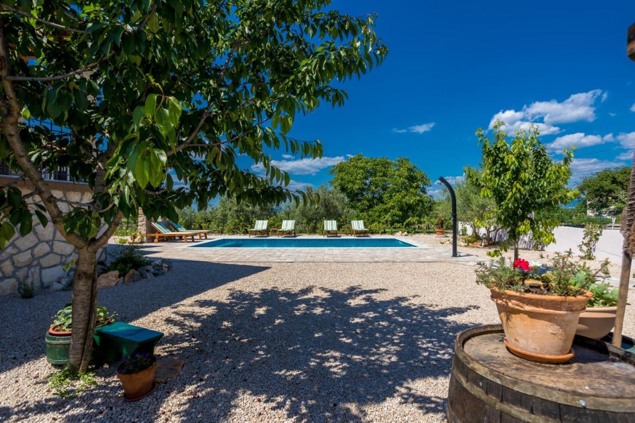 Villa Adastra Malinska Buitenkant foto
